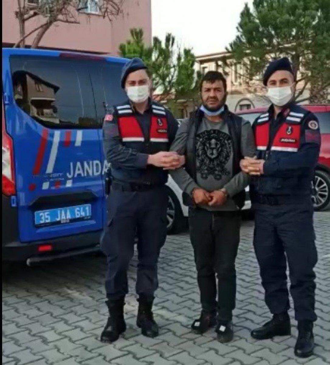 İzmir'de durdurulan araçtan 25 göçmen çıktı