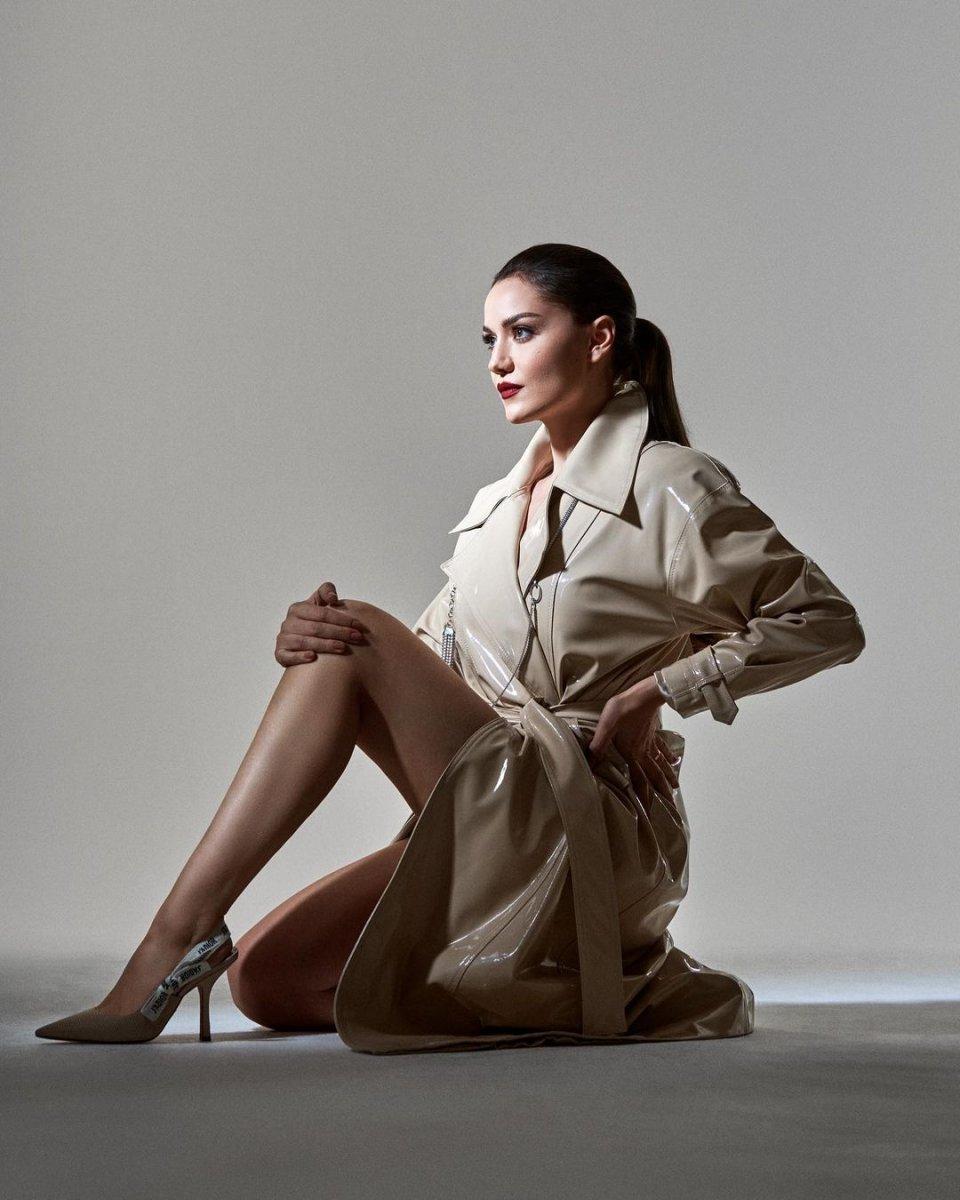 Fahriye Evcen'den Kadınlar Günü'ne özel pozlar