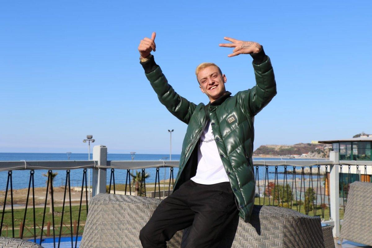 Mesut'a benzeyen genç: Zonguldaklı Mustafa