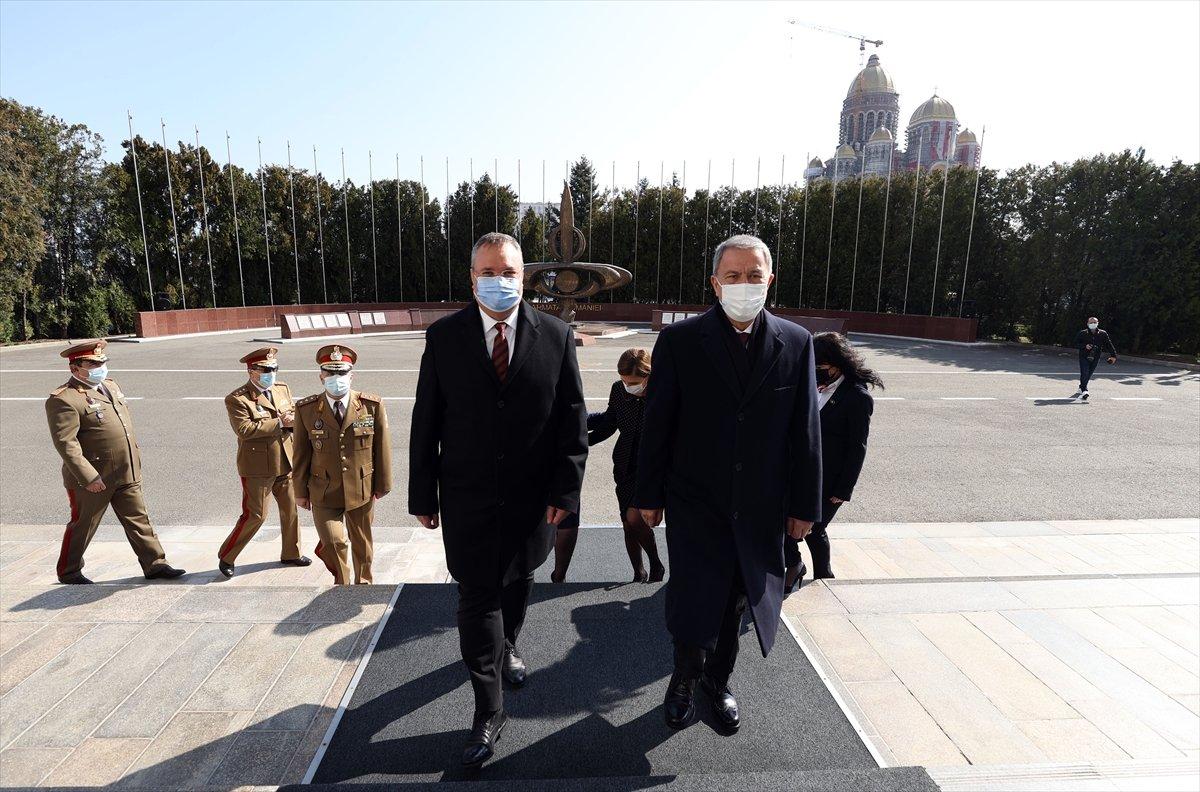 Hulusi Akar, Romanya’da mevkidaşı ile görüştü