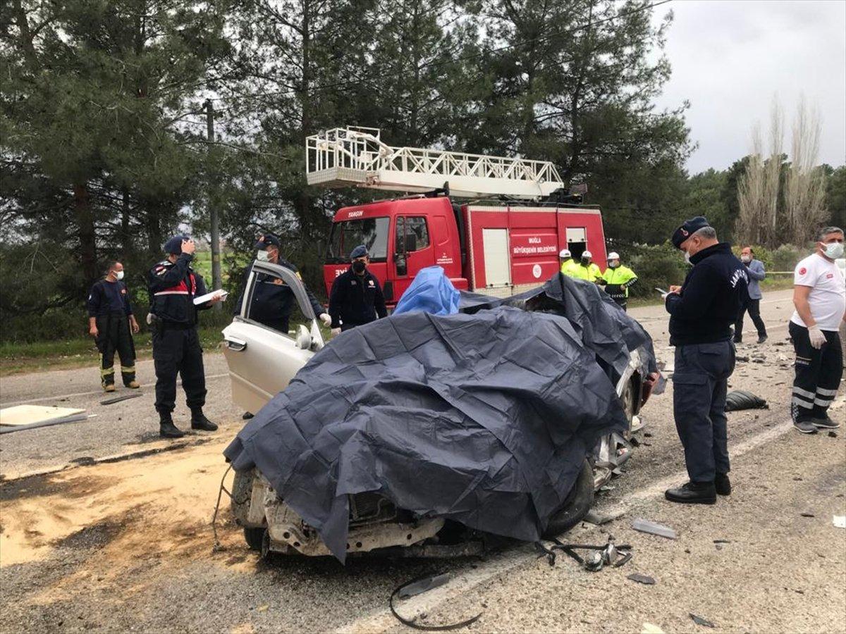 Muğla'da tırla otomobil çarpıştı: 5 ölü