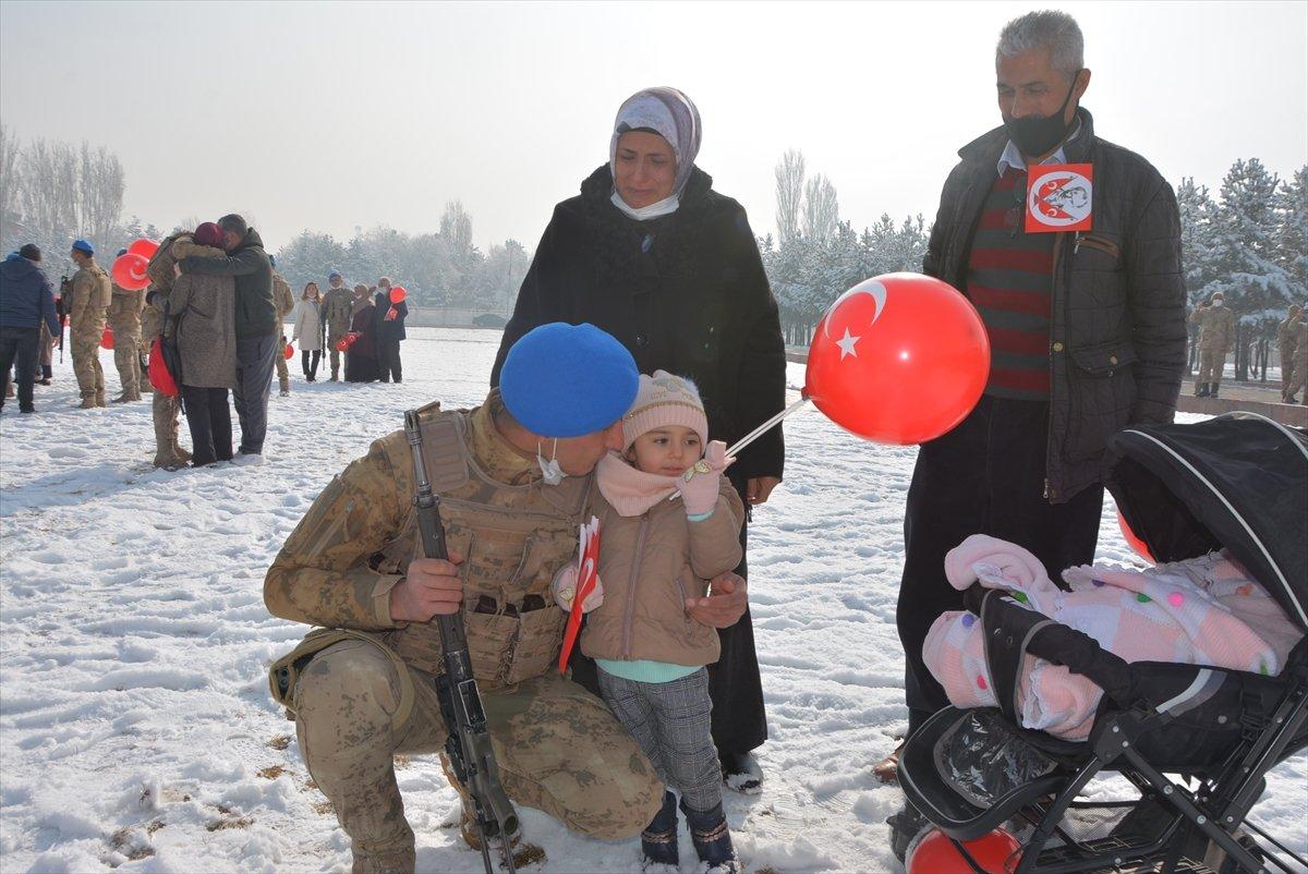 Komandolar, dualarla Ağrı'dan Afrin'e uğurlandı