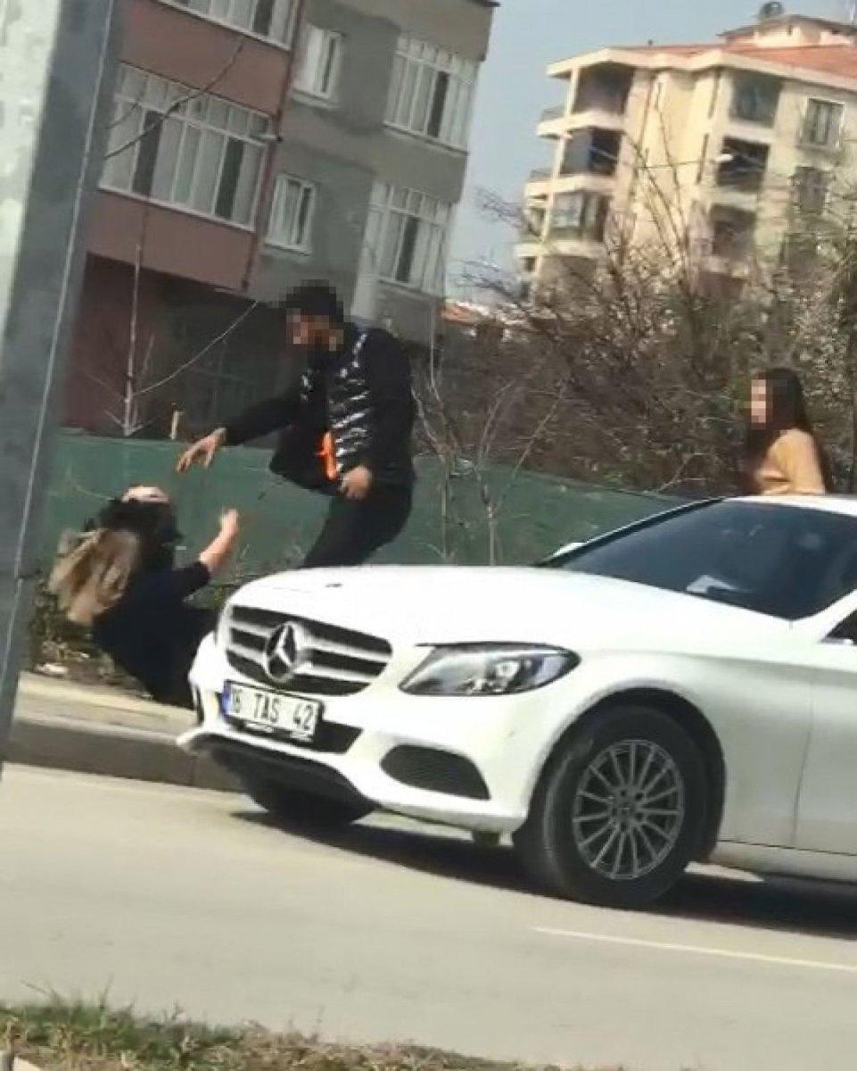 Bursa'da sevgilisini sokak ortasında döven şahıs serbest bırakıldı