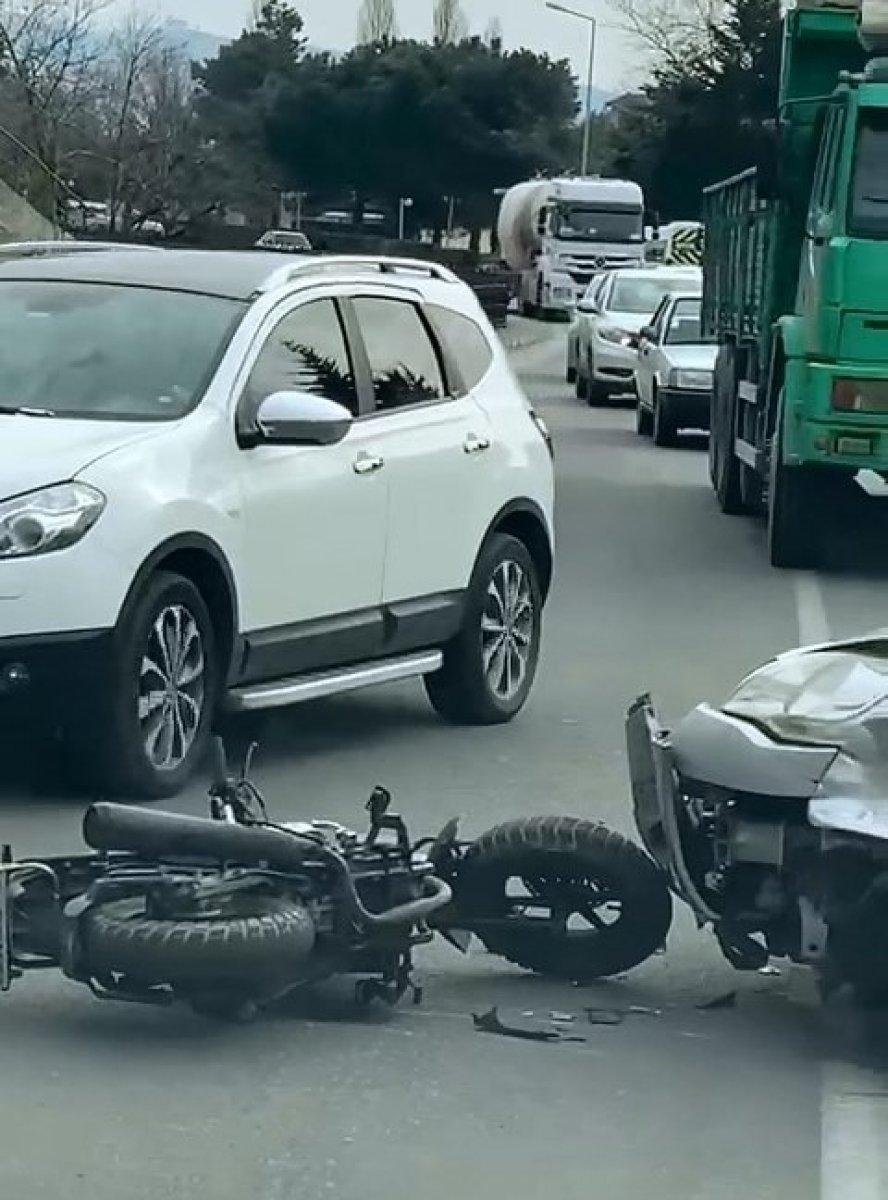 Zonguldak’ta kamyonet ile motosiklet çarpıştı