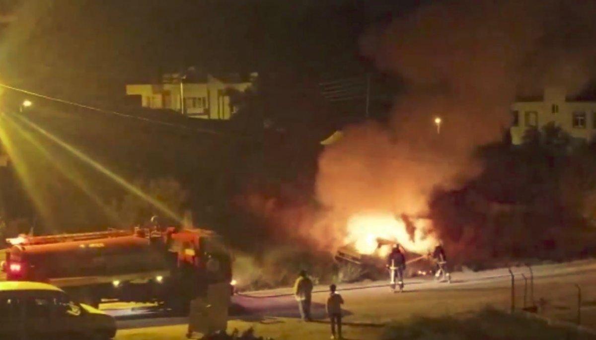 Antalya'da sinirlenen şahıs otomobili yaktı