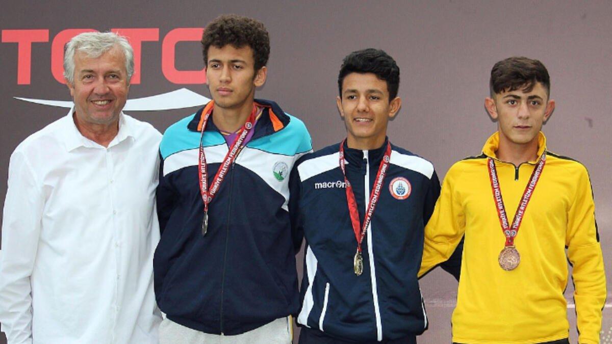 Ayetullah Demir'den 60 metre engellide Türkiye rekoru