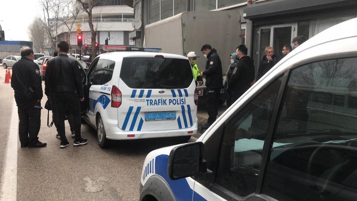 Bursa'da iki otomobil çarpıştı: 9 yaralı