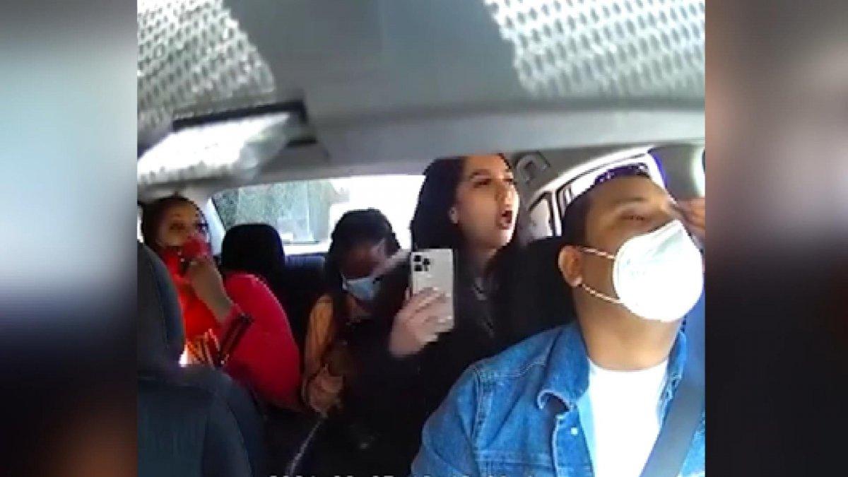 ABD’de 3 kadın Uber şoförünün maskesini yırtıp, biber gazı sıktı