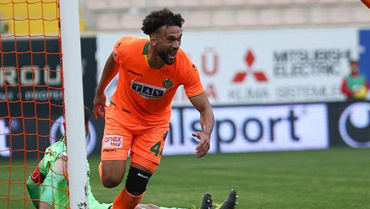 Steven Caulker: Muslera her şutu kurtarıyor