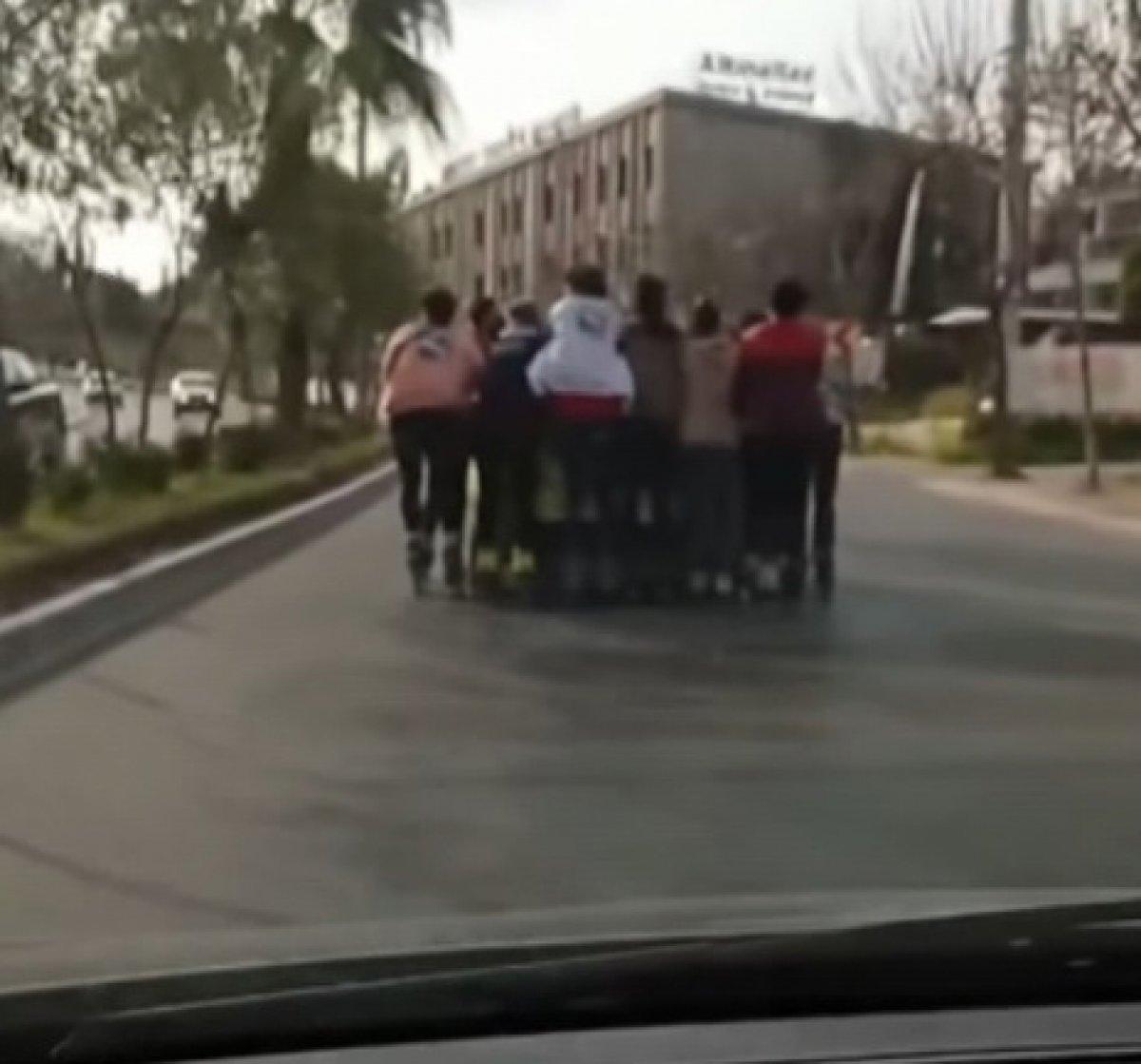 Adana’da 11 patenli çocuğun tehlikeli yolculuğu