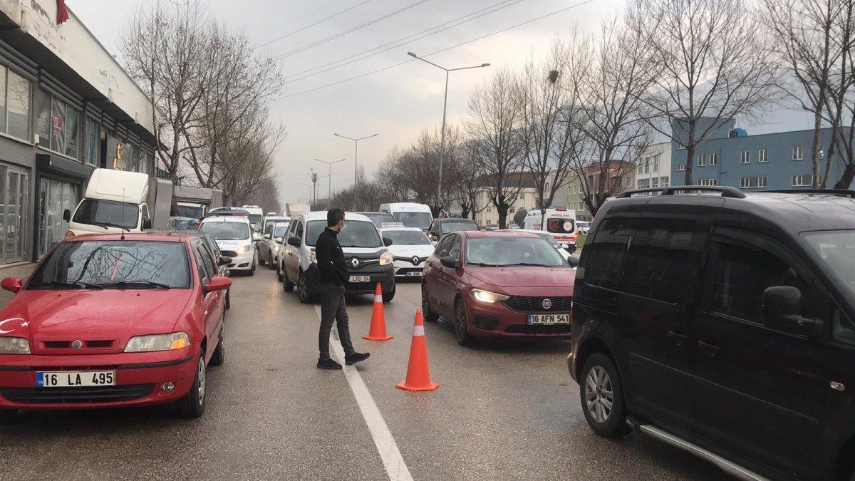 Bursa'da iki otomobil çarpıştı: 9 yaralı