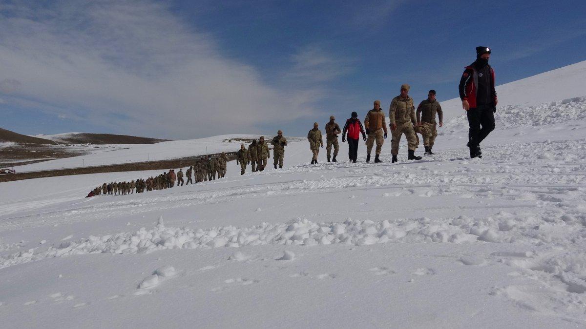 Van’da çığ bölgesindeki koruculara eğitim verildi