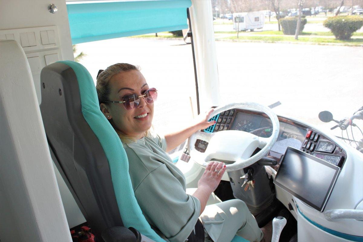 İzmir'de bir kadın, otobüs karavan tasarladı