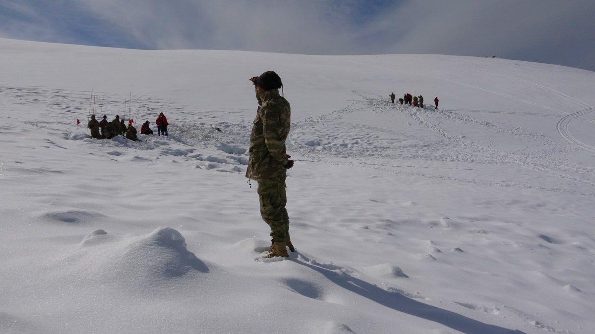 Van’da çığ bölgesindeki koruculara eğitim verildi