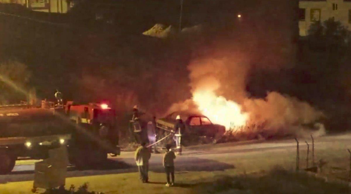 Antalya'da sinirlenen şahıs otomobili yaktı