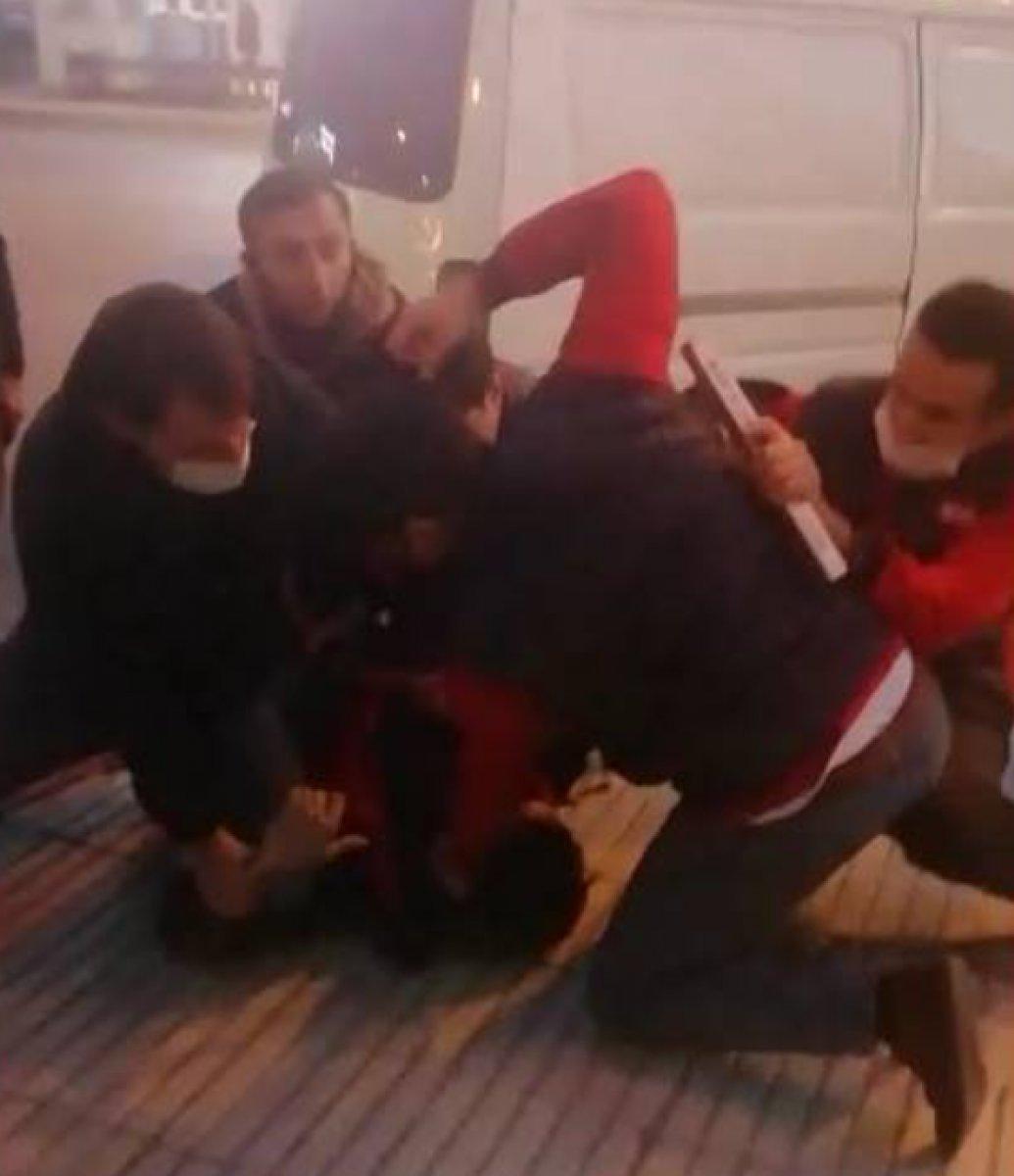 Çorum'da markete giren hırsızın yakalanma anı