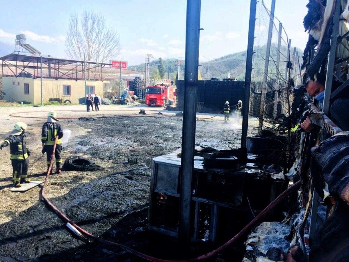 Muğla'da plastik kasa fabrikasında yangın