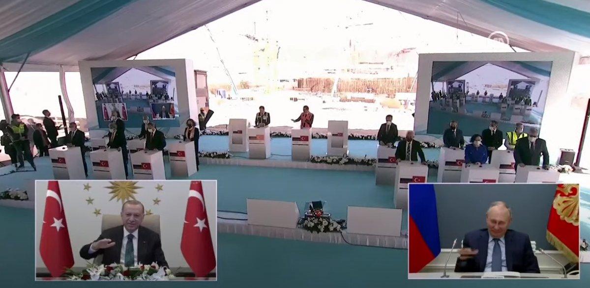Cumhurbaşkanı Erdoğan ile Putin'den, Akkuyu'da temel atma töreninde gülümseten anlar
