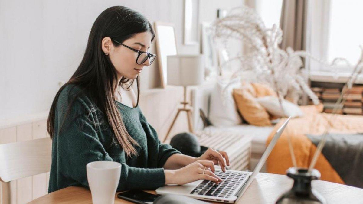 Uzaktan çalışan işçinin hakları nelerdir? Uzaktan çalışma yönetmeliği maddeleri..