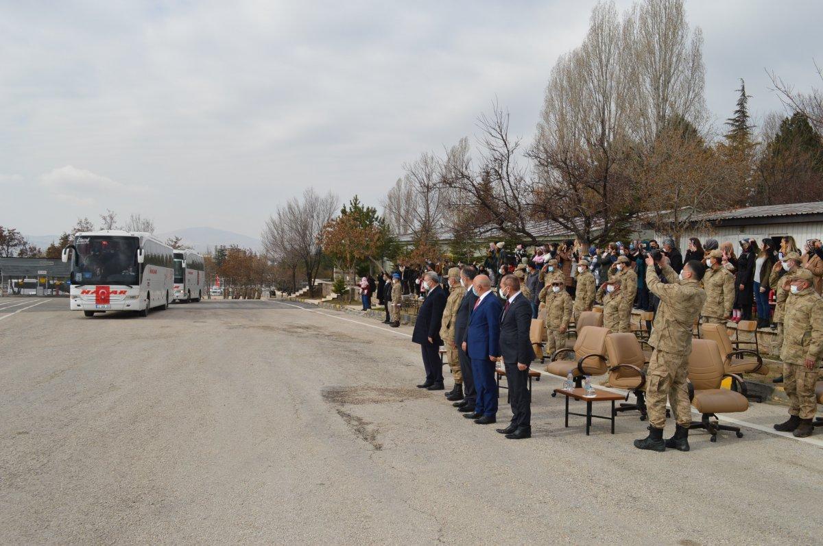Afrin'den dönen komandolar aileleriyle Elazığ'da buluştu