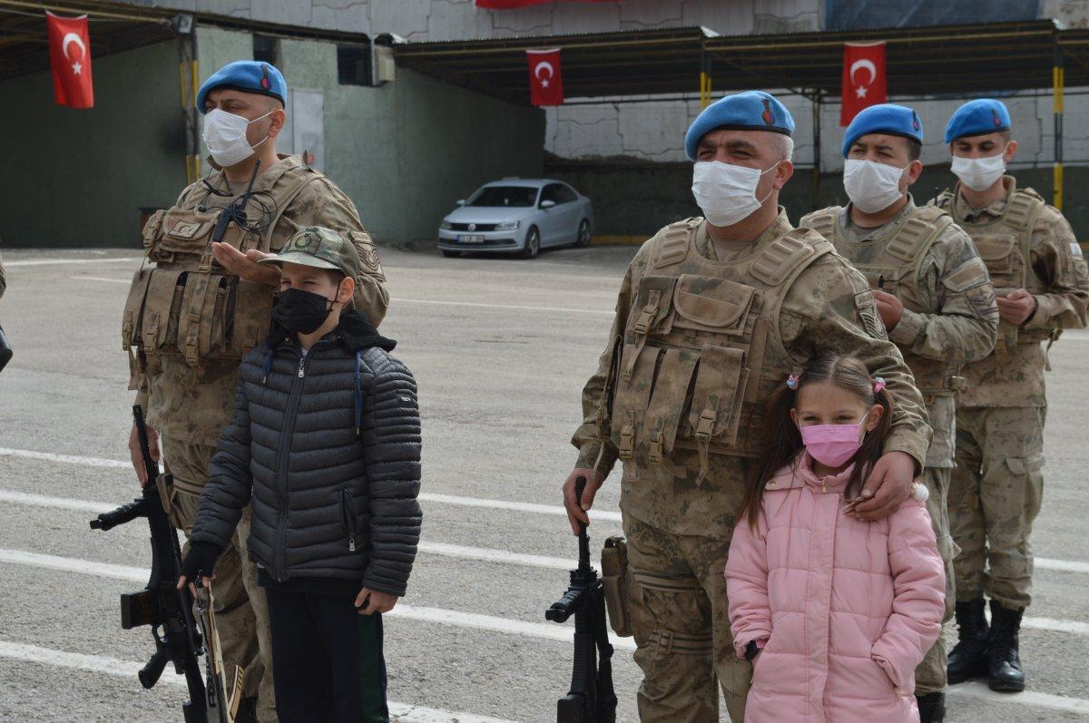 Afrin'den dönen komandolar aileleriyle Elazığ'da buluştu