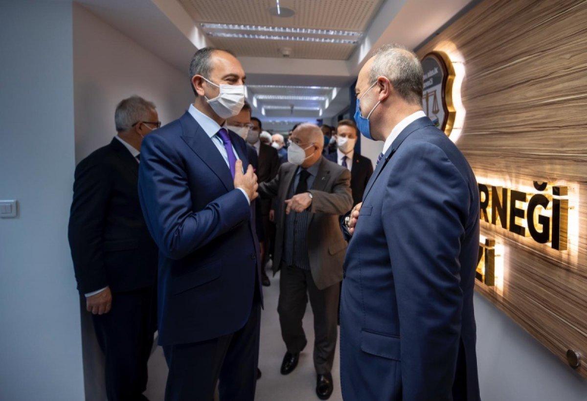 Abdulhamit Gül: Bugün darbecileri yargılayan bir yargı var