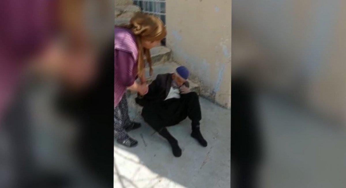 Adıyaman'da yaşlı adam, budamak istediği asmada asılı kaldı