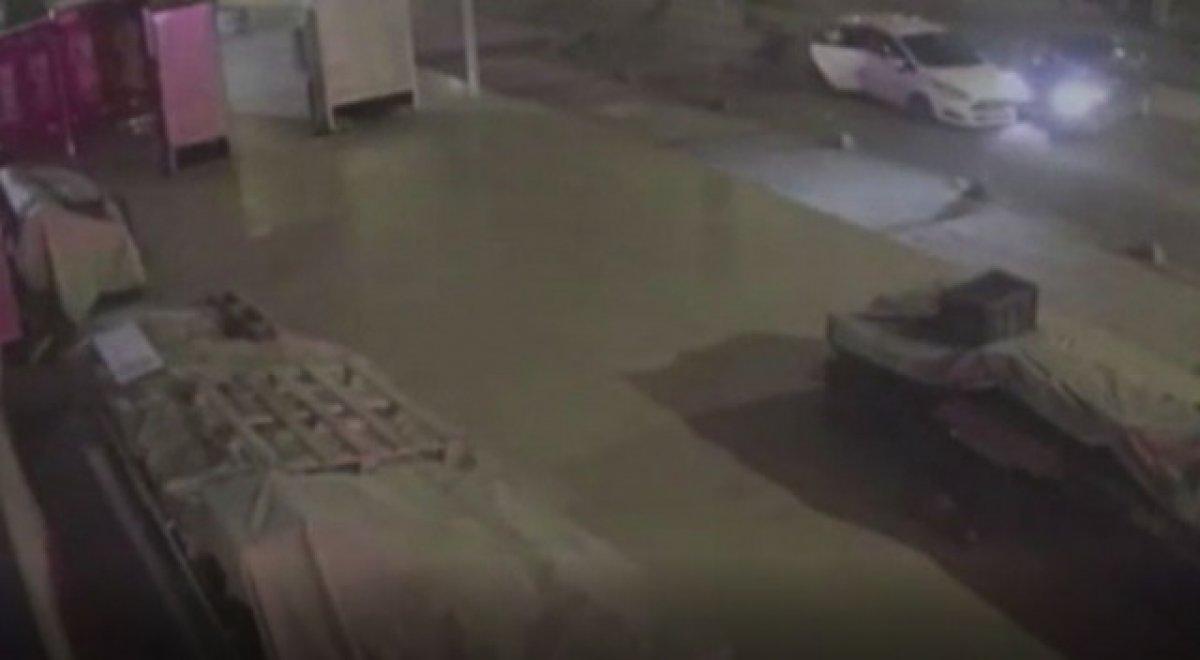 Esenyurt'ta dükkan sahibine yakalanan hırsızlar böyle kaçtı