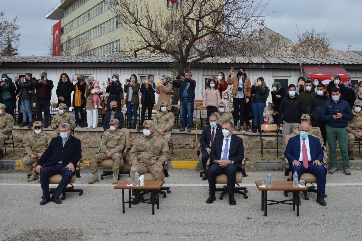 Afrin'den dönen komandolar aileleriyle Elazığ'da buluştu