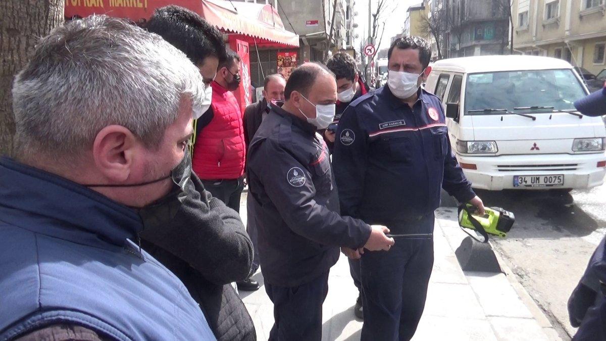 Sultangazi’de aracının motorunda yavrulayan kedi için seferber oldu