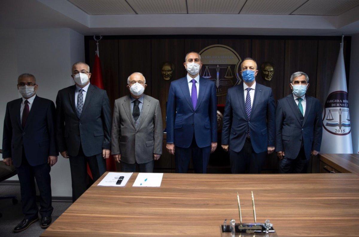 Abdulhamit Gül: Bugün darbecileri yargılayan bir yargı var