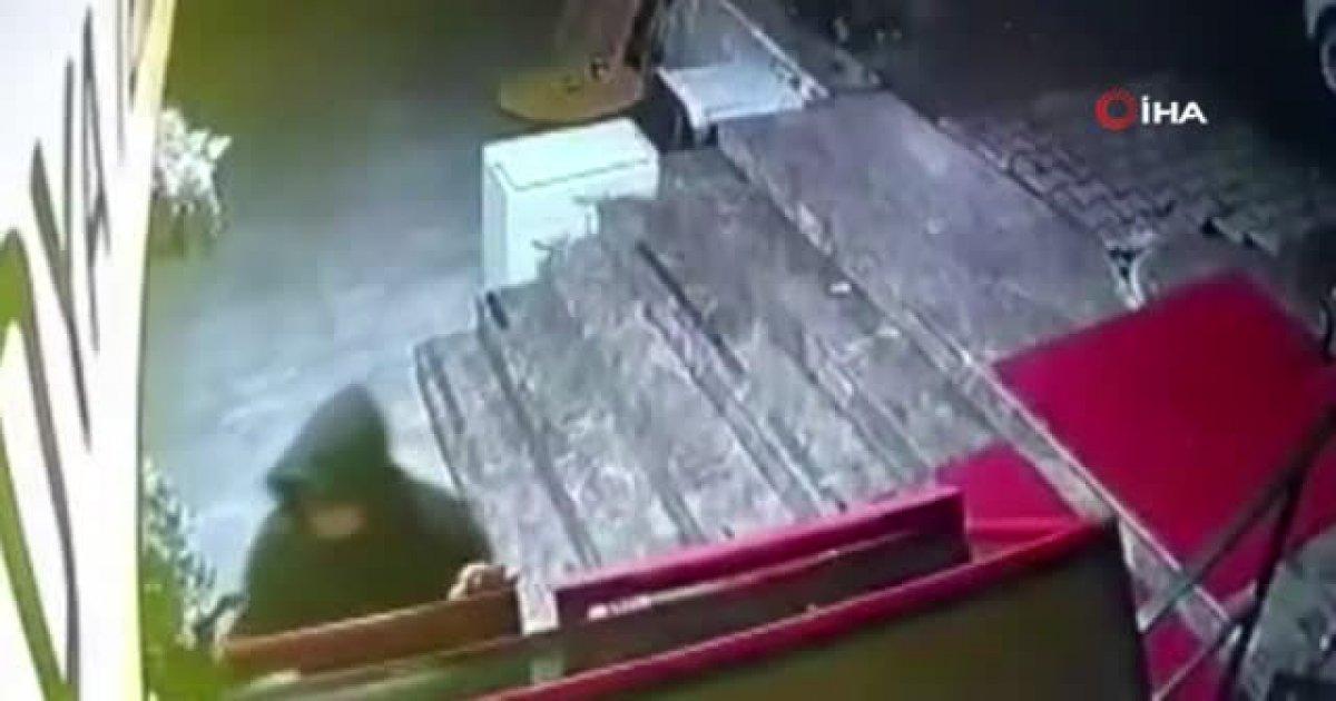 Esenyurt'ta dükkan sahibine yakalanan hırsızlar böyle kaçtı