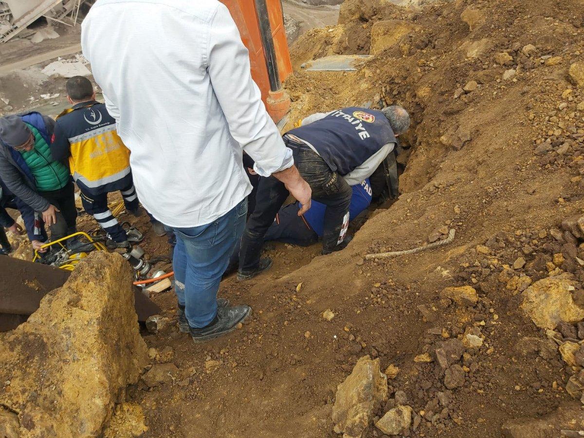 Sivas'ta operatör toprak altında kaldı