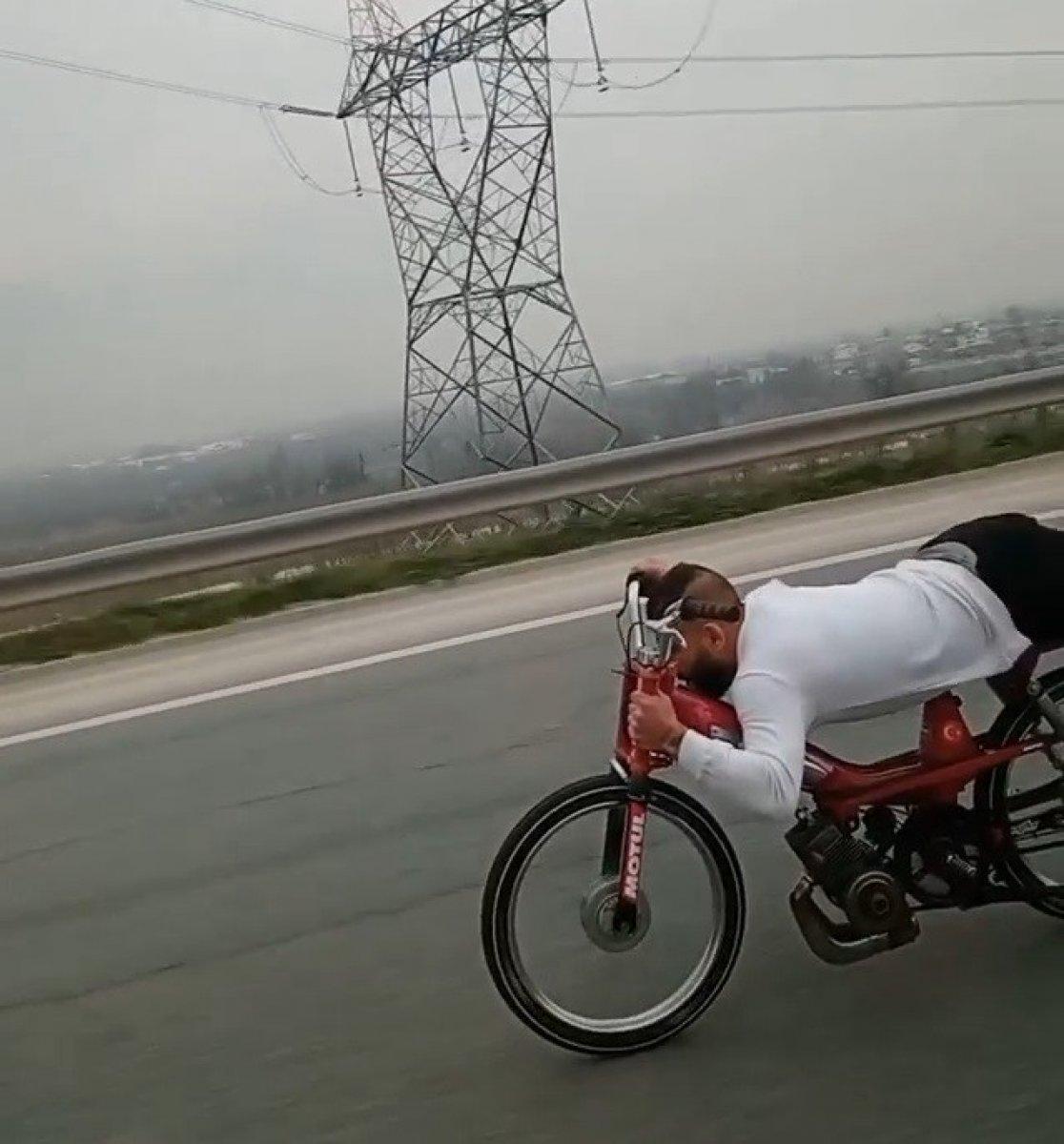 Bursa'da, otobanda tehlike saçan motorlu maganda