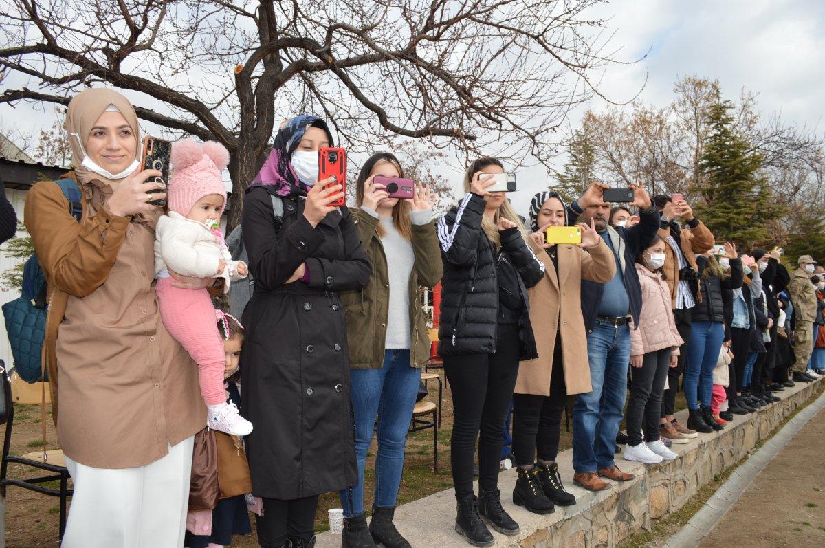 Afrin'den dönen komandolar aileleriyle Elazığ'da buluştu
