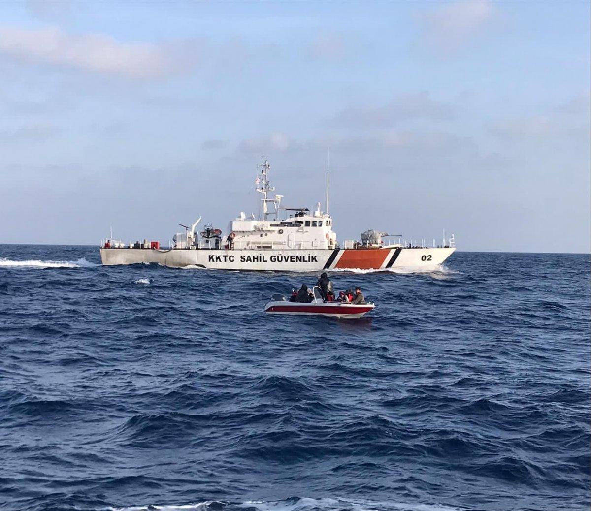Akdeniz'de 21 düzensiz göçmen yakalandı