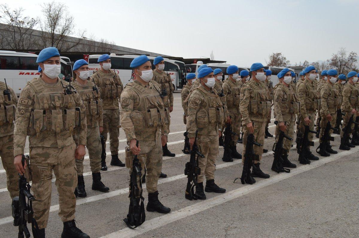 Afrin'den dönen komandolar aileleriyle Elazığ'da buluştu