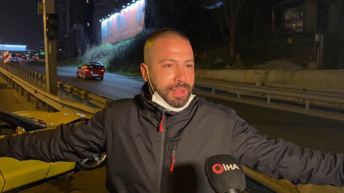 Kadıköy'de lüks otomobille bariyerlere çarptı