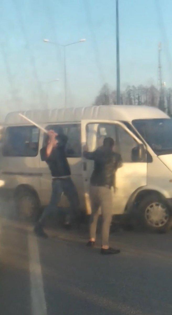 Samsun'da minibüsün yolunu kesip bıçak ve sopayla saldırdılar
