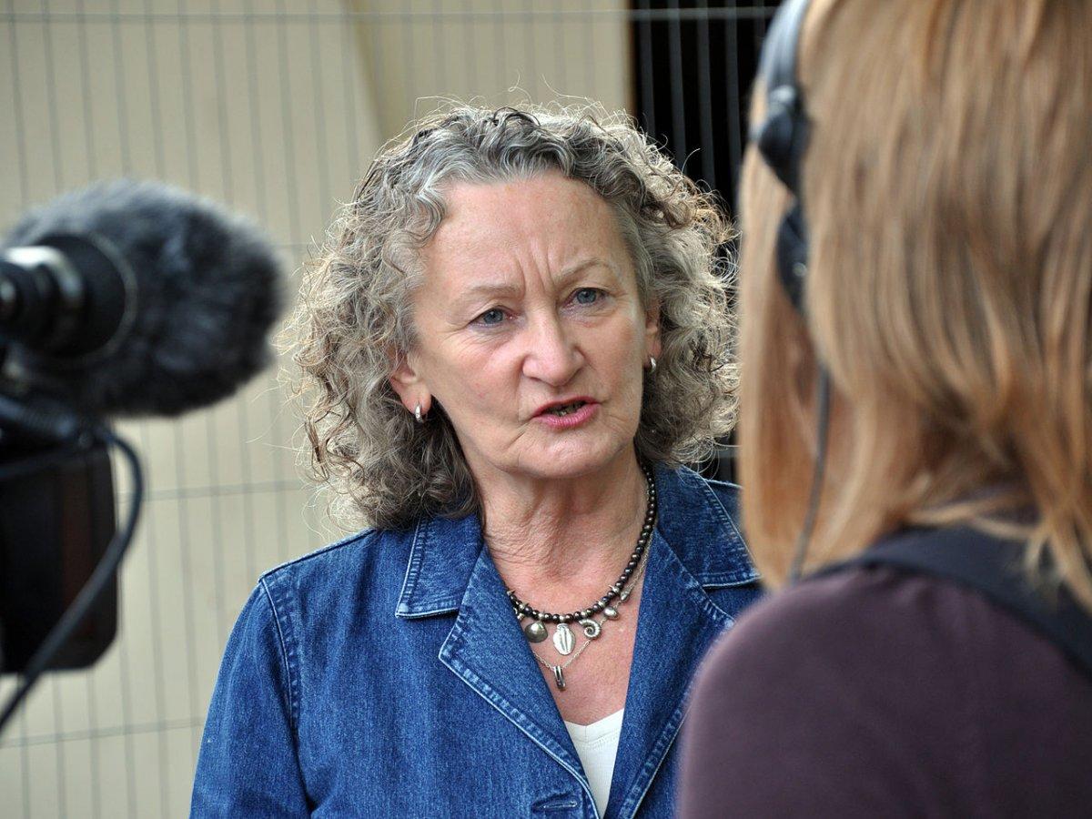 İngiliz Milletvekili Jones: Erkekler akşam 6'dan sonra sokağa çıkmamalı