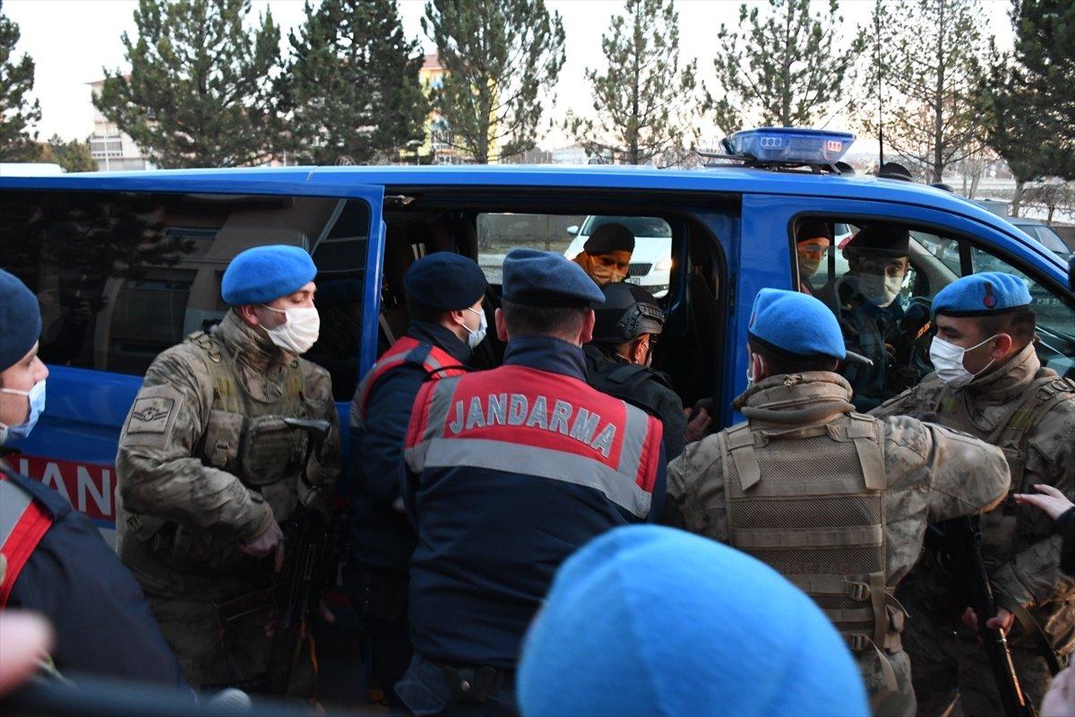 Çorum’da oğluyla kavga ettiği iddiasıyla 2 öğrenciyi silahla öldürdü