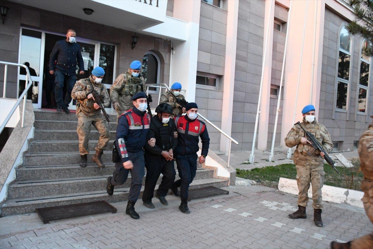 Çorum’da oğluyla kavga ettiği iddiasıyla 2 öğrenciyi silahla öldürdü