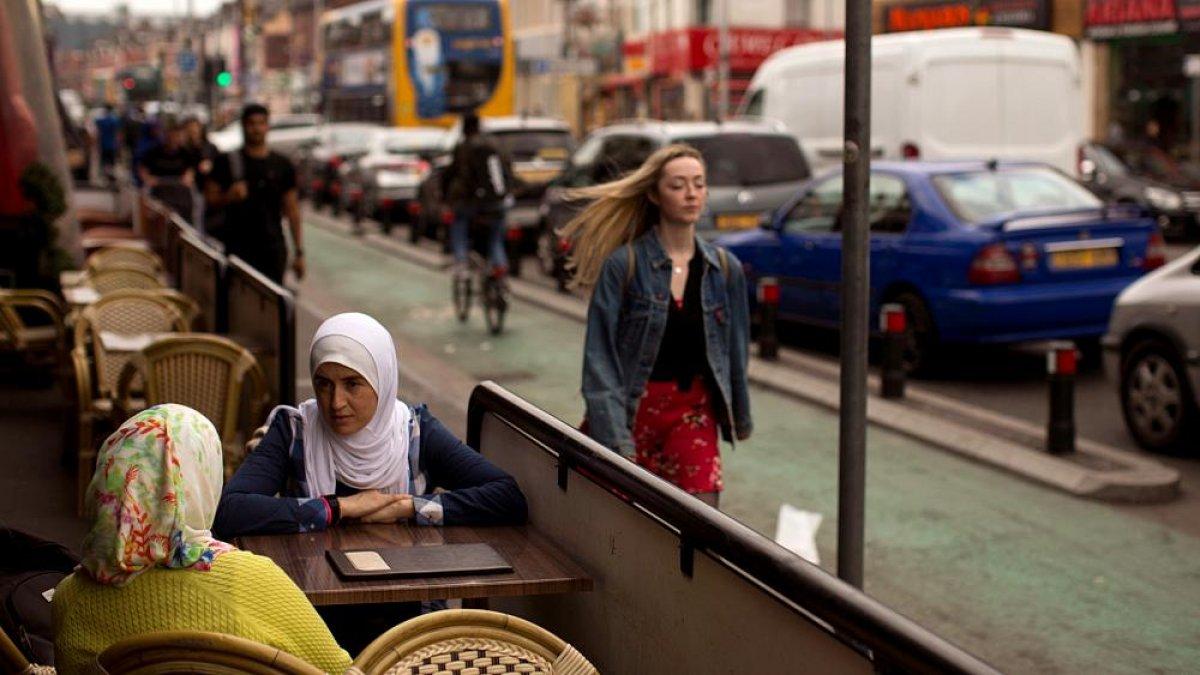 İngiliz Milletvekili Jones: Erkekler akşam 6'dan sonra sokağa çıkmamalı