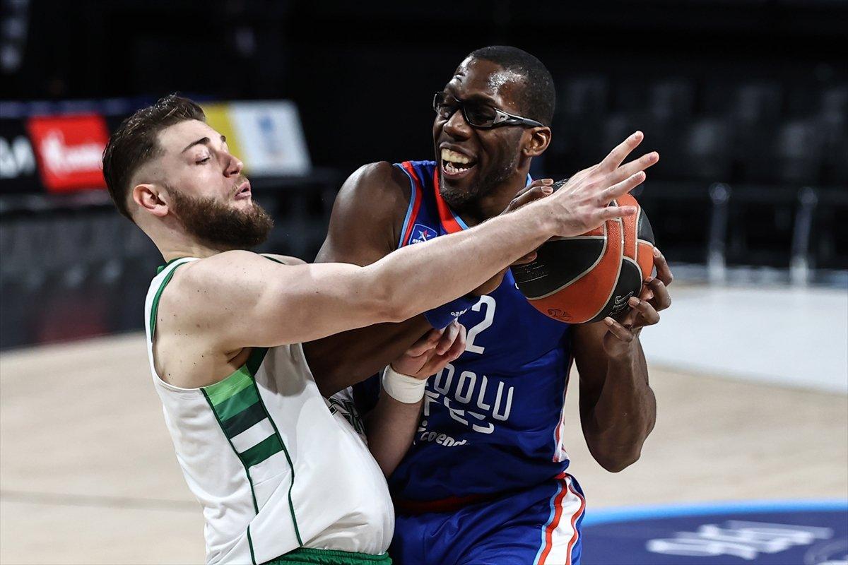 Anadolu Efes EuroLeague'de üst üste 7. galibiyetini aldı