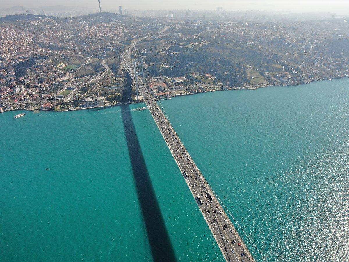 İstanbul Boğazı turkuaza büründü