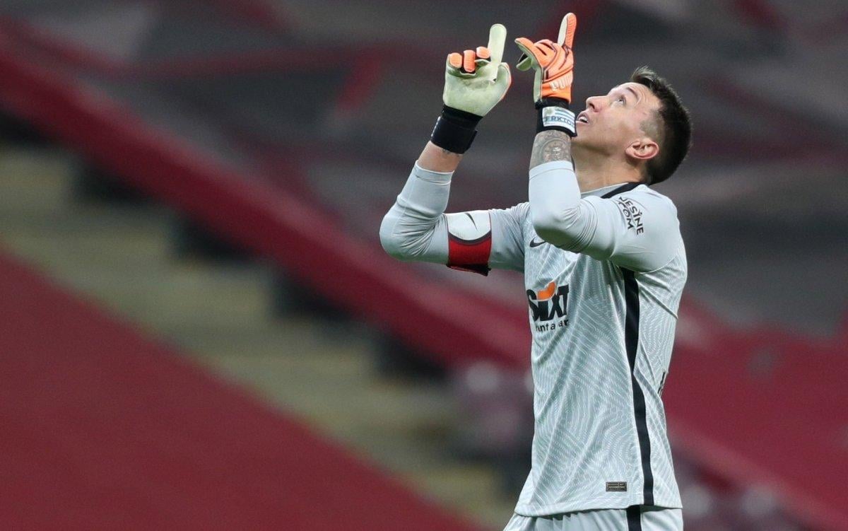 Fernando Muslera'ya Los Angeles kancası