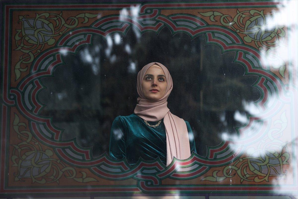 Genç Esra, yüzde 5 gören gözlerini tedavi ettirmek istiyor