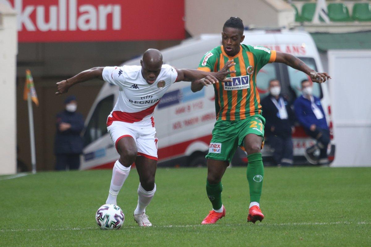 Antalyaspor 13 maç sonra Alanyaspor'a yenildi