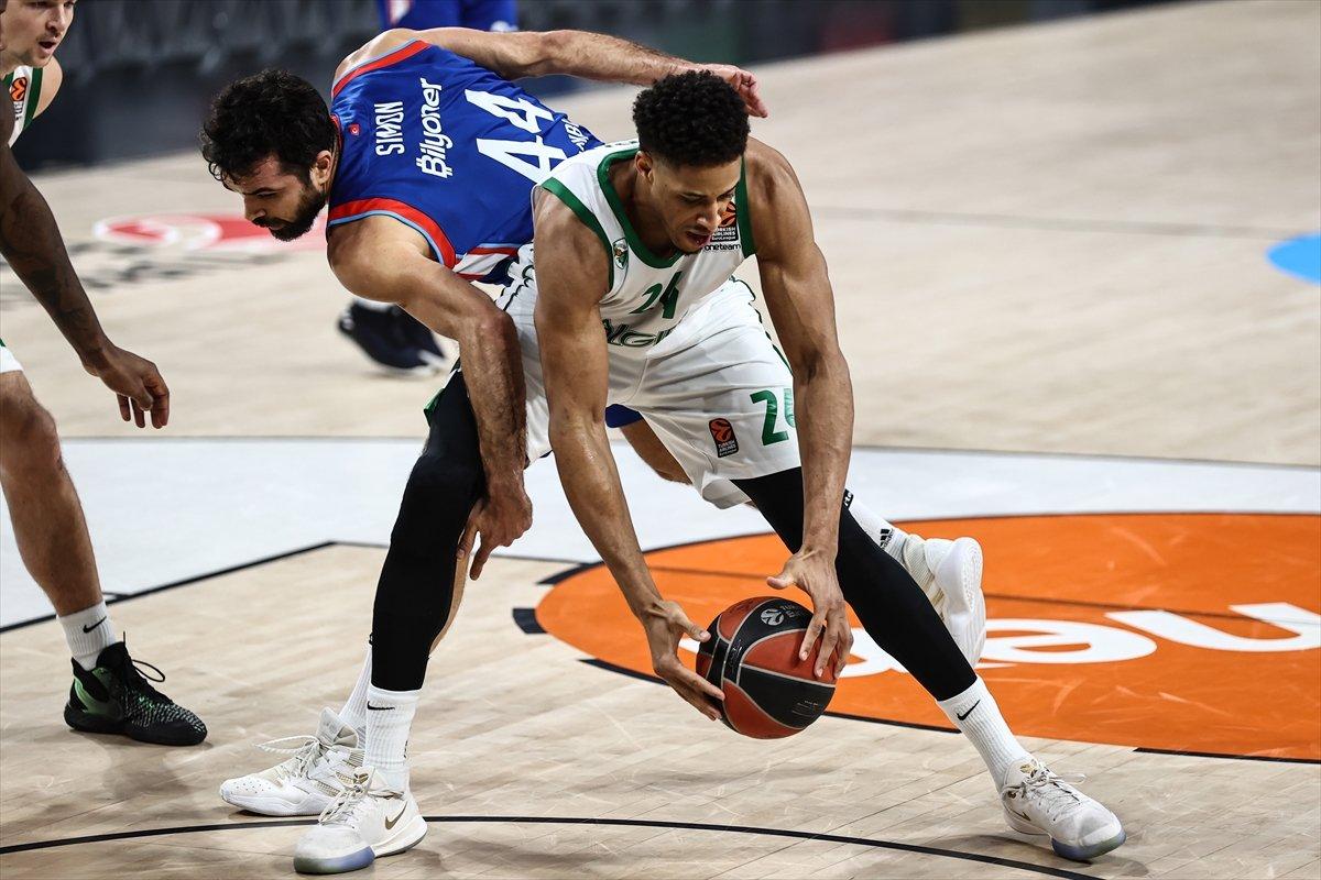 Anadolu Efes EuroLeague'de üst üste 7. galibiyetini aldı