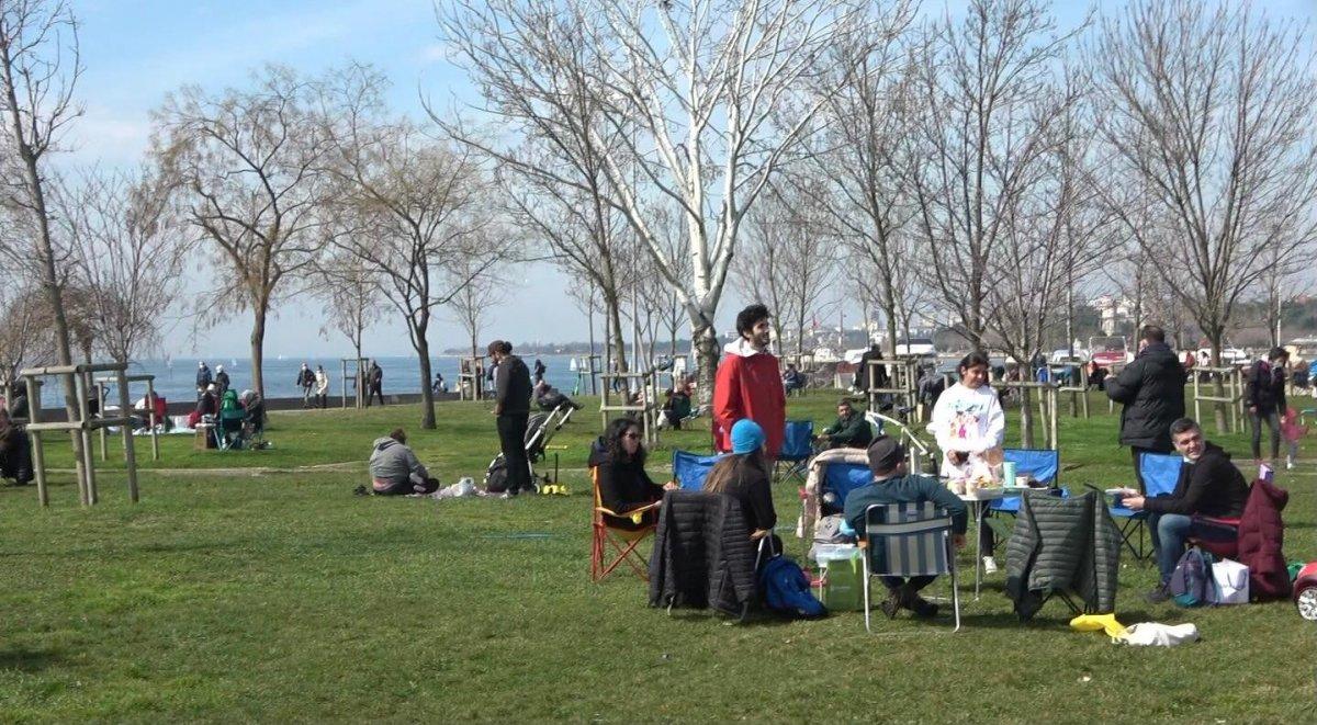 Caddebostan Sahili'nde cumartesi yoğunluğu